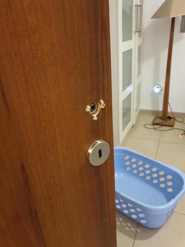 החלפת צילינדר ומנעול על דלת